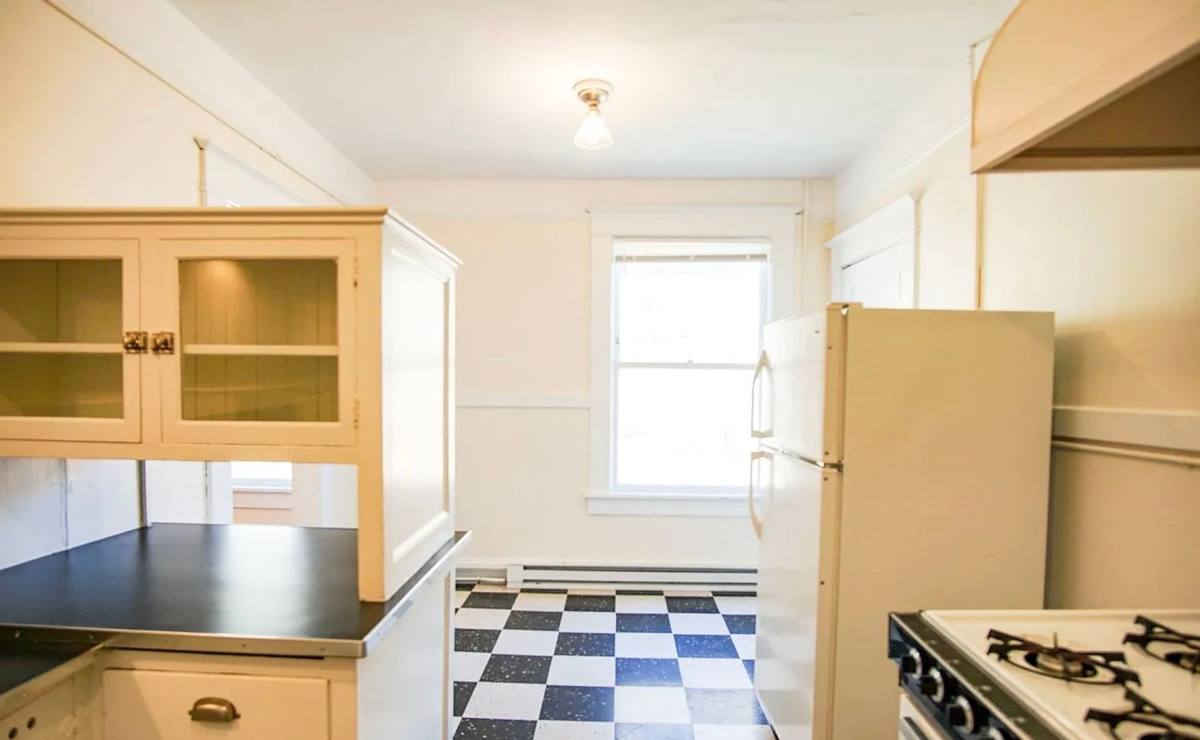 Apartment for rent at 2356 NW Irving St, Portland, OR 97210