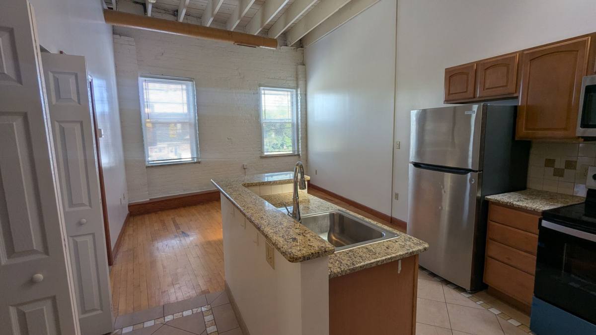 Apartment for rent at 2800 Mayfield Rd, Cleveland, OH 44118