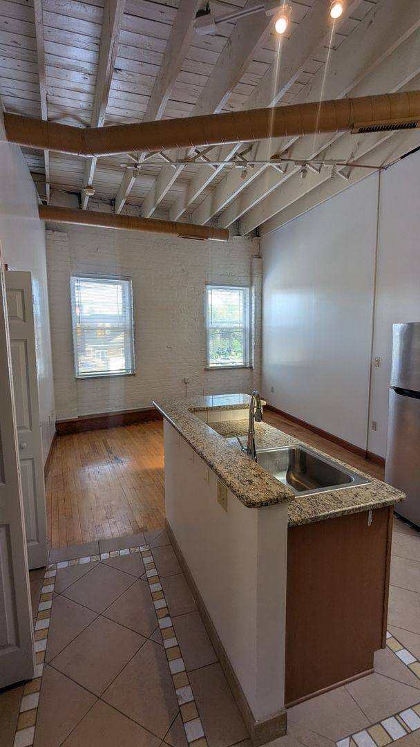 Apartment for rent at 2800 Mayfield Rd, Cleveland, OH 44118