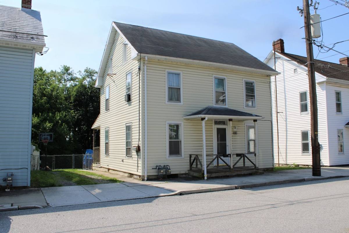 Apartment for rent at 109 Lumber St, Littlestown, PA 17340