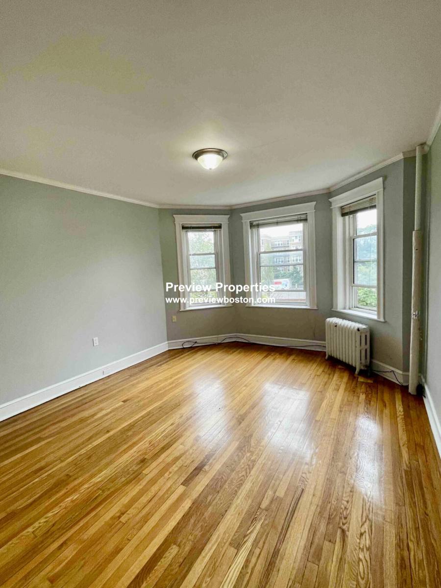 Apartment for rent at 1637 Commonwealth Ave #8P, Brighton, MA 02135
