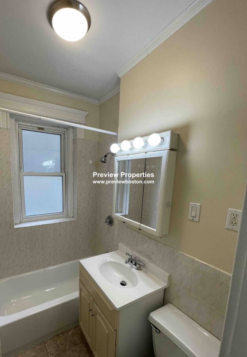 Apartment for rent at 1637 Commonwealth Ave #8P, Brighton, MA 02135
