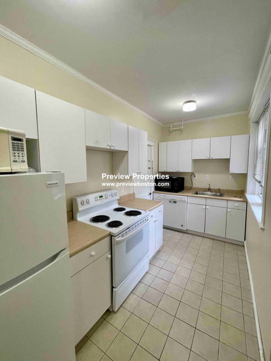Apartment for rent at 1637 Commonwealth Ave #8P, Brighton, MA 02135