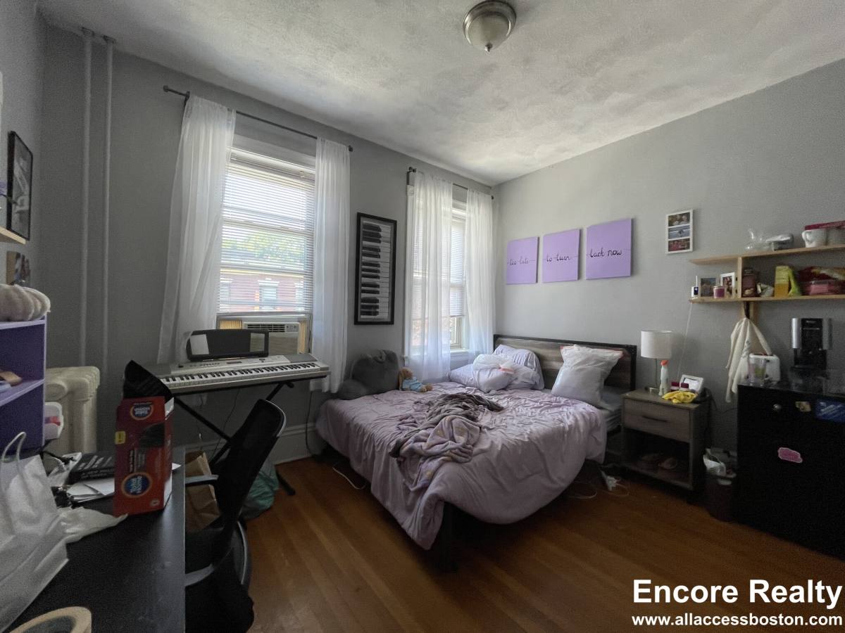 Apartment for rent at 11 Park St #6, Brookline, MA 02446