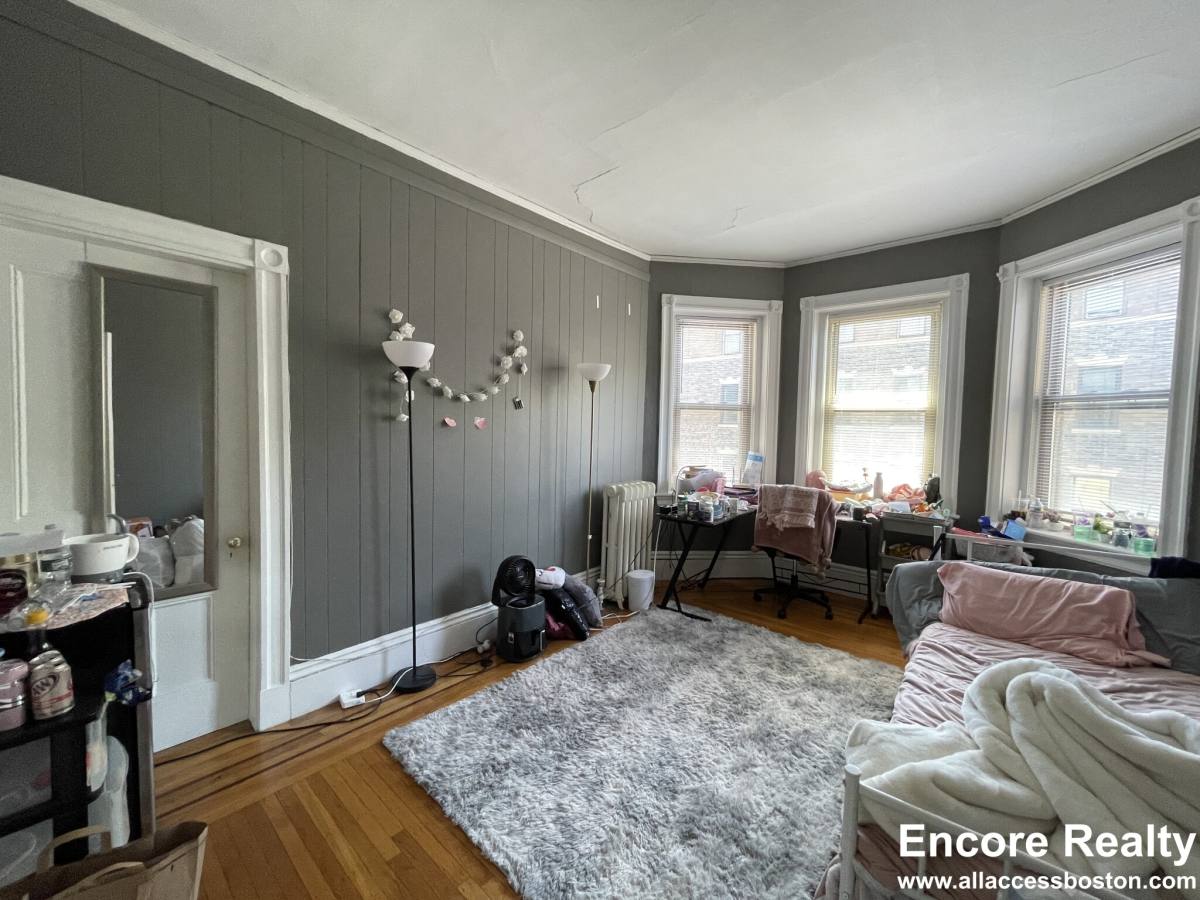 Apartment for rent at 11 Park St #6, Brookline, MA 02446