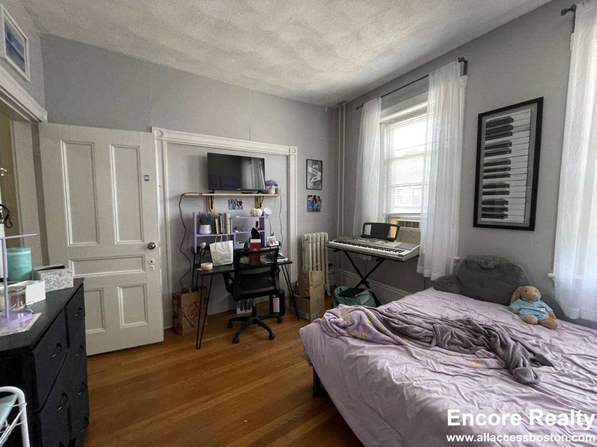 Apartment for rent at 11 Park St #6, Brookline, MA 02446