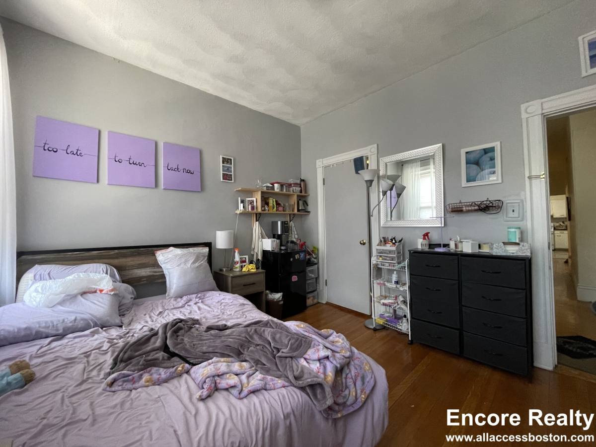 Apartment for rent at 11 Park St #6, Brookline, MA 02446