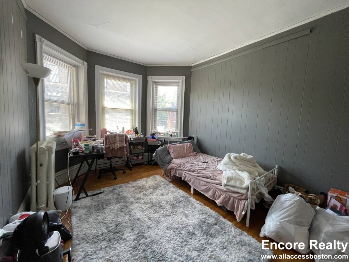 Apartment for rent at 11 Park St #6, Brookline, MA 02446