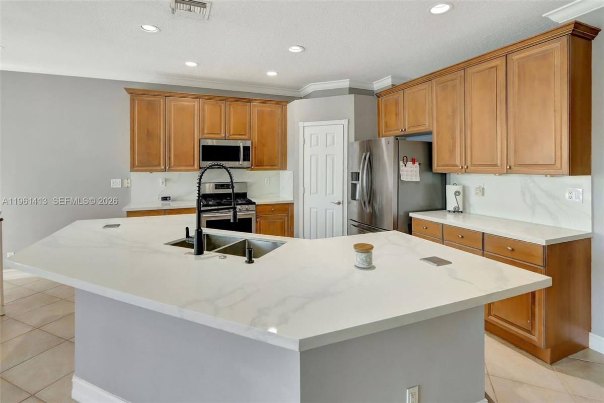 House for rent at 4450 Banyan Trails Dr, Pompano Beach, FL 33073
