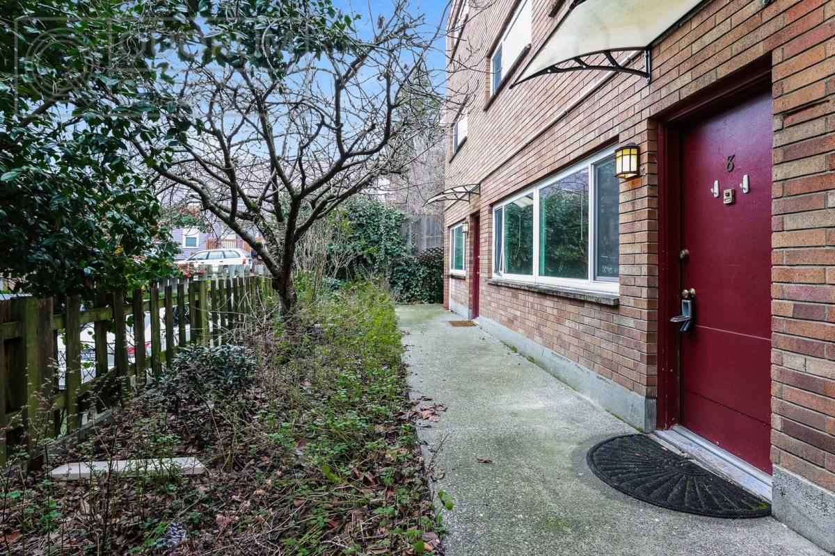 Apartment for rent at 119 Valley St, Seattle, WA 98109