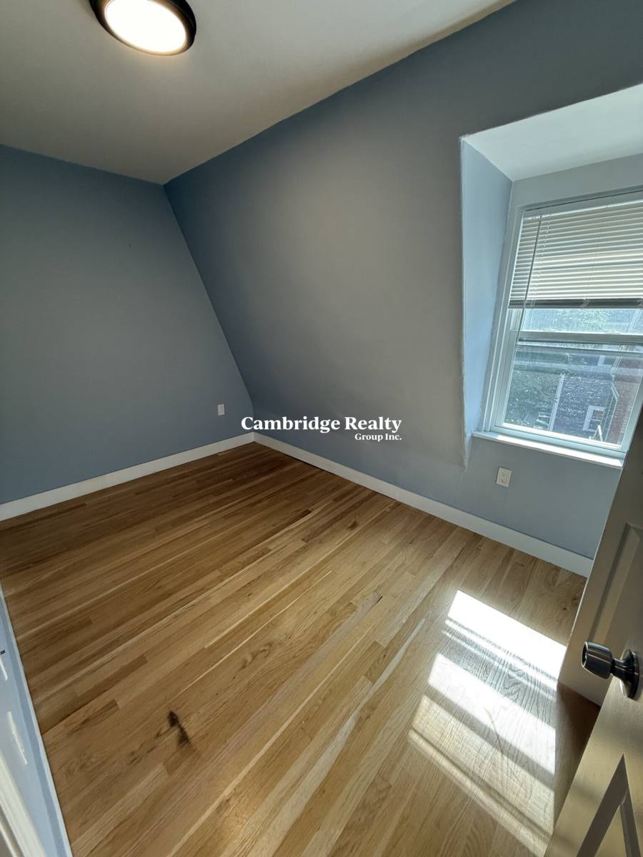 Apartment for rent at 91 Munroe St #3R, Somerville, MA 02143
