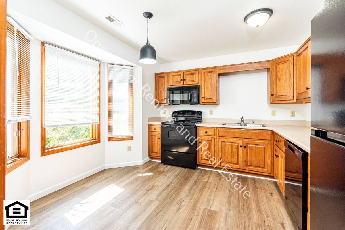 Apartment for rent at 1525 1529 Flagstone Dr, Fort Wayne, IN 46815