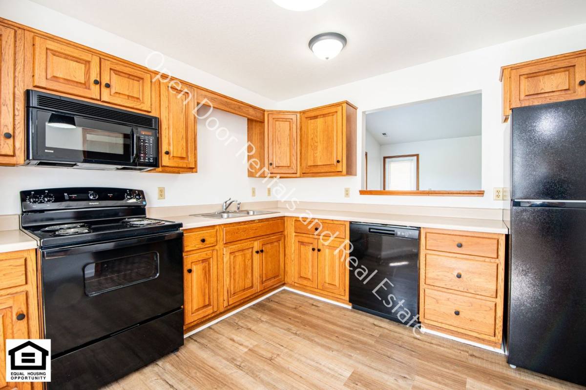Apartment for rent at 1525 1529 Flagstone Dr, Fort Wayne, IN 46815