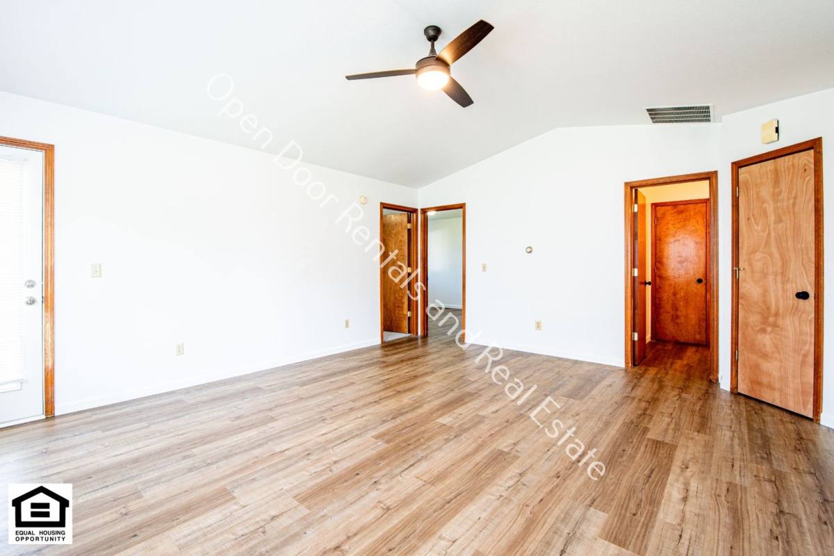 Apartment for rent at 1525 1529 Flagstone Dr, Fort Wayne, IN 46815