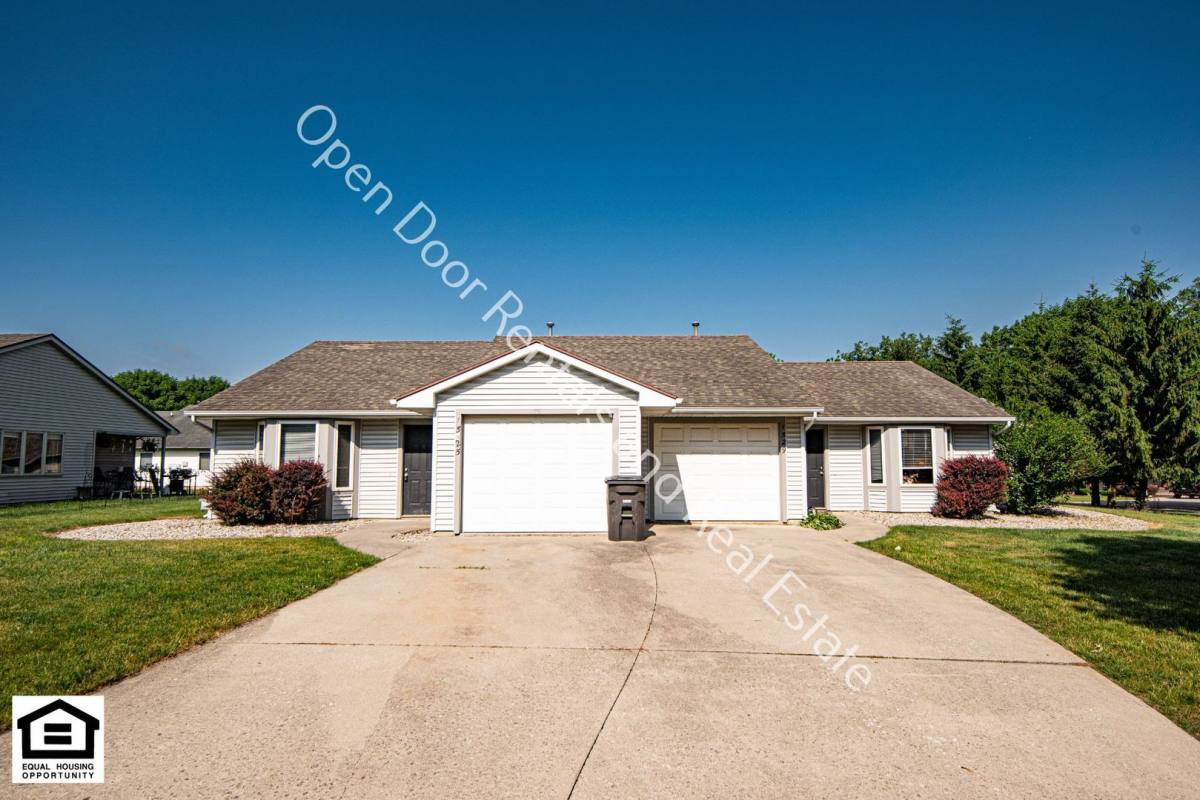 Apartment for rent at 1525 1529 Flagstone Dr, Fort Wayne, IN 46815