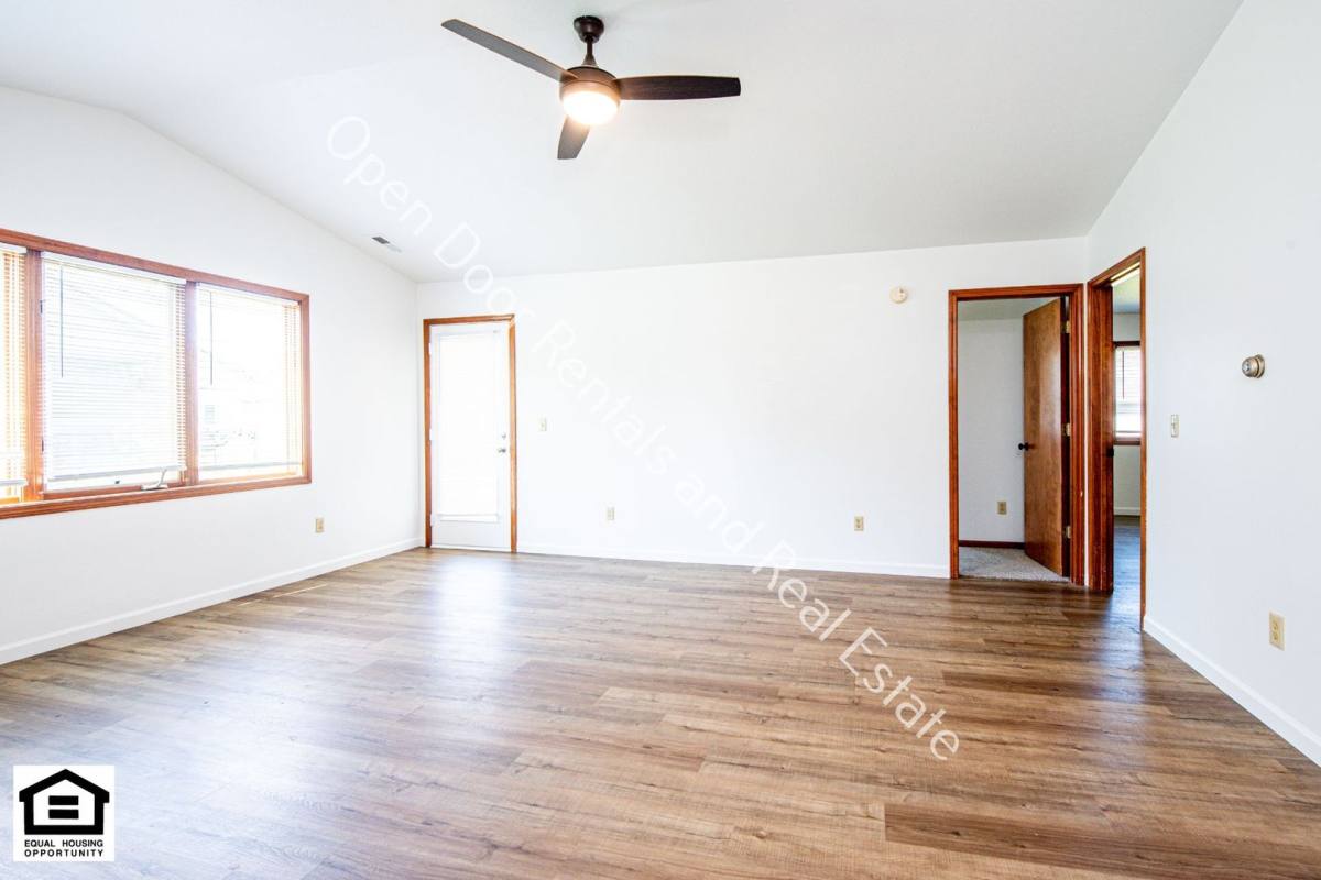 Apartment for rent at 1525 1529 Flagstone Dr, Fort Wayne, IN 46815