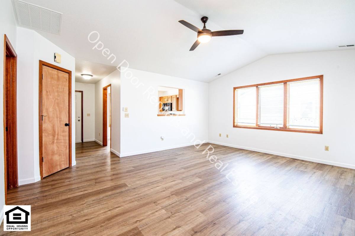 Apartment for rent at 1525 1529 Flagstone Dr, Fort Wayne, IN 46815
