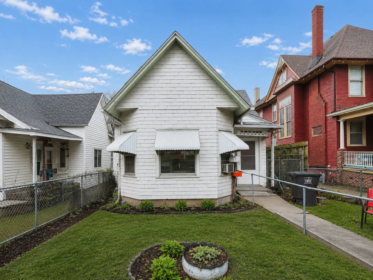 House for rent at 1431 9th St, Des Moines, IA 50314