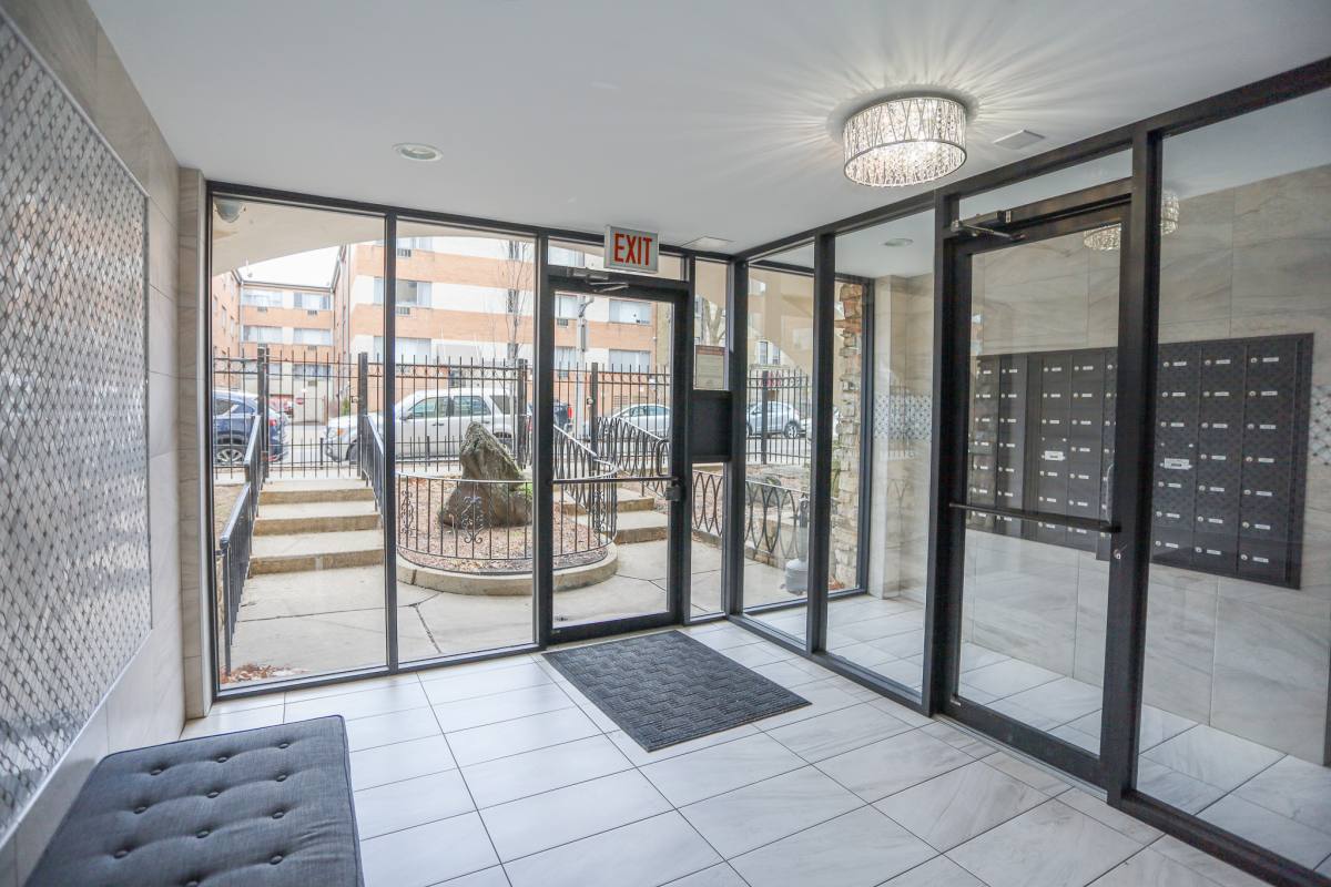 Apartment for rent at 6011 N Winthrop #407, Chicago, IL 60660