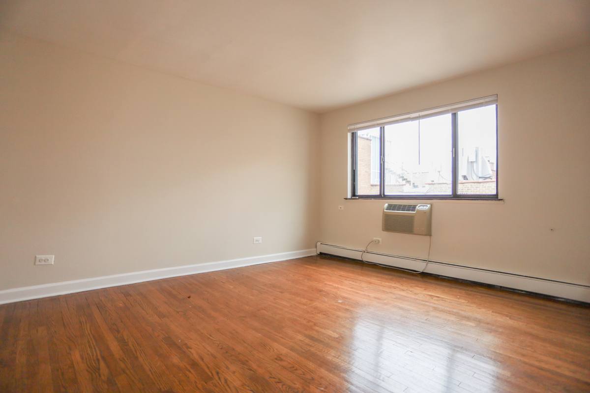 Apartment for rent at 6011 N Winthrop #407, Chicago, IL 60660