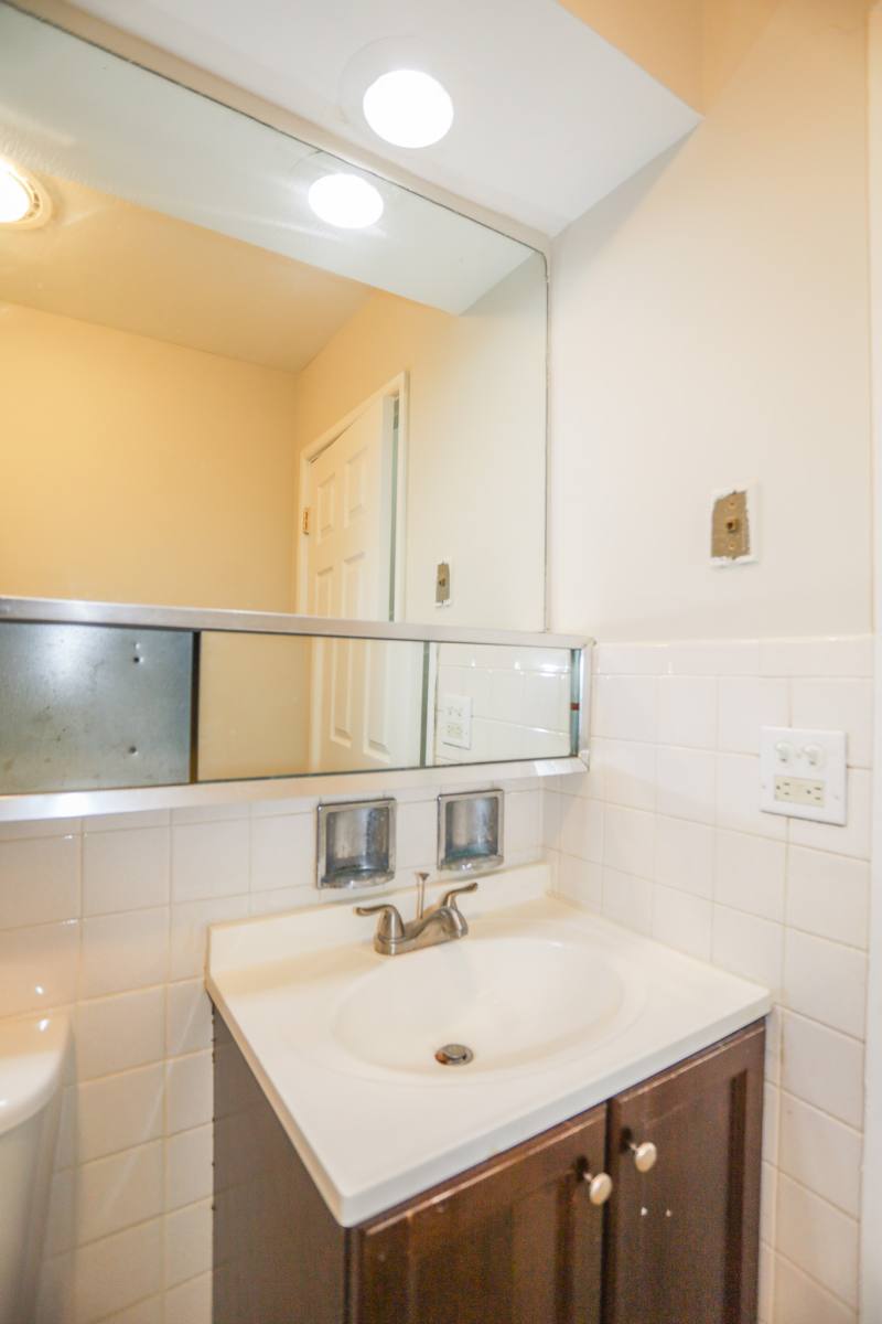 Apartment for rent at 6011 N Winthrop #407, Chicago, IL 60660