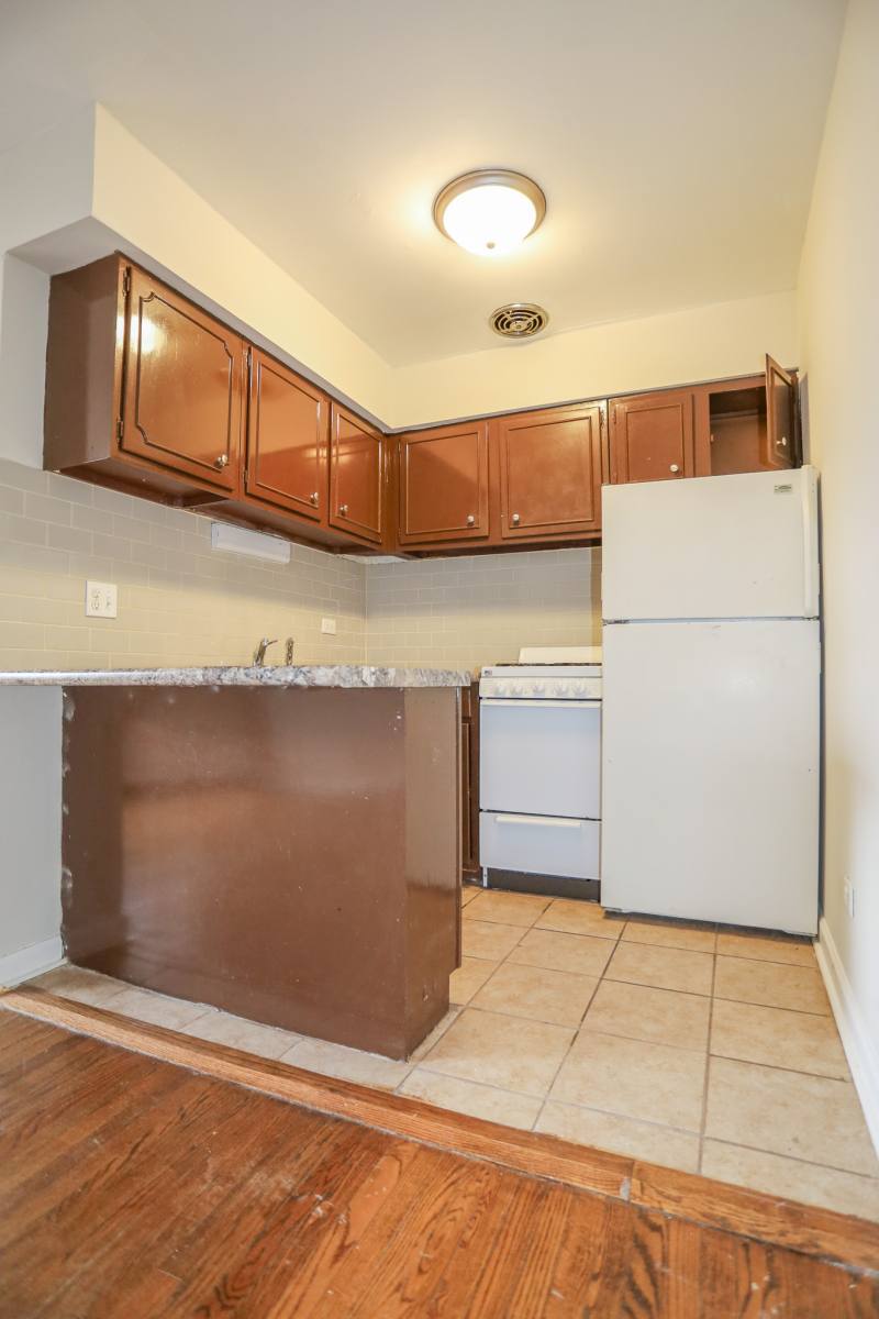 Apartment for rent at 6011 N Winthrop #407, Chicago, IL 60660