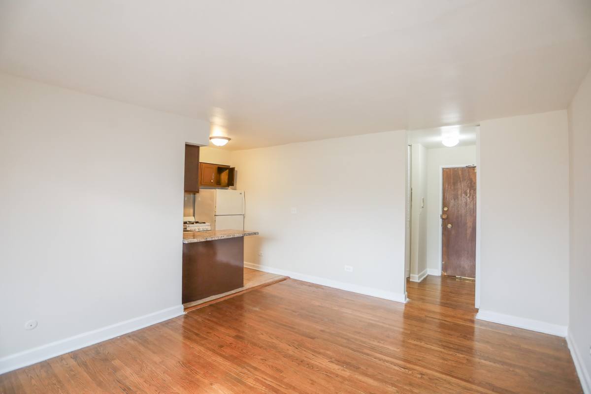 Apartment for rent at 6011 N Winthrop #407, Chicago, IL 60660