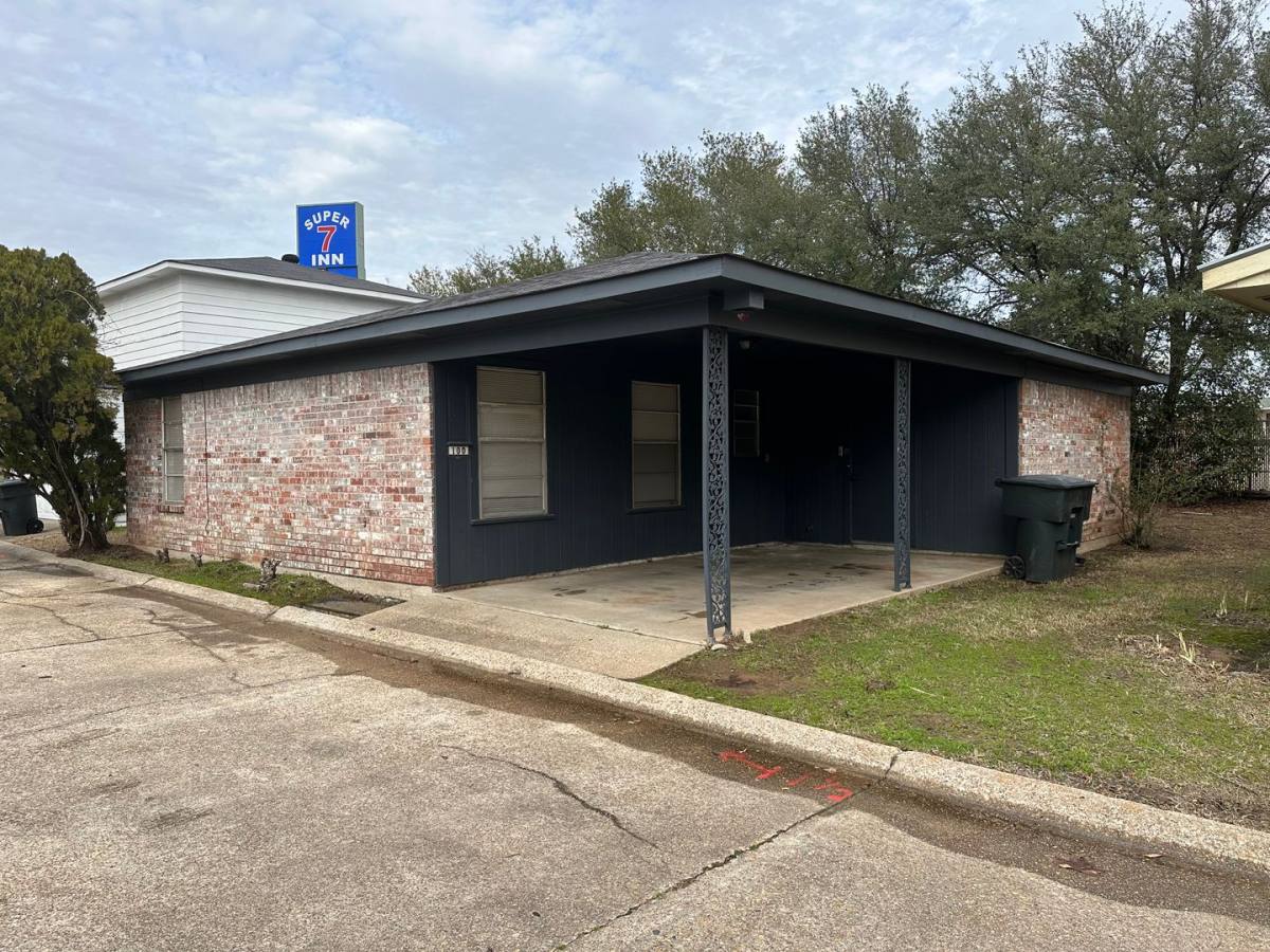 Townhouse for rent at 100 Bobbie Court, Bossier City, LA 71112