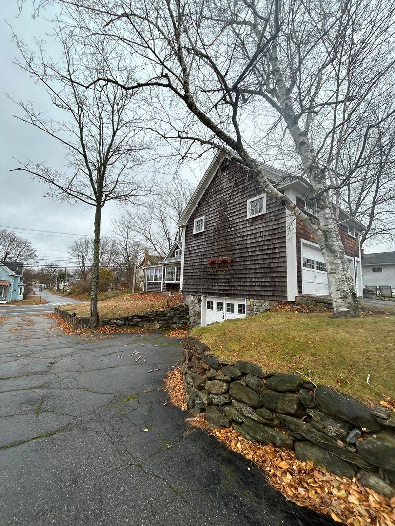 House for rent at 33 Washington St, Rochester, NH 03867