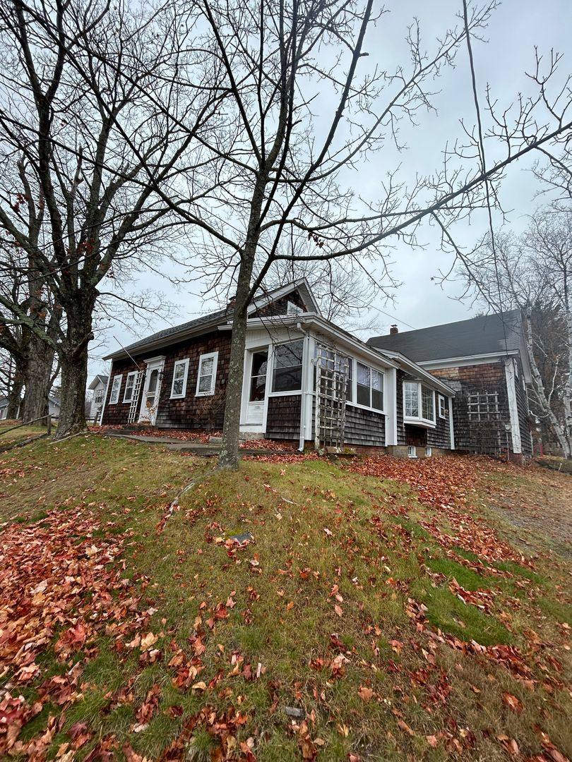 House for rent at 33 Washington St, Rochester, NH 03867