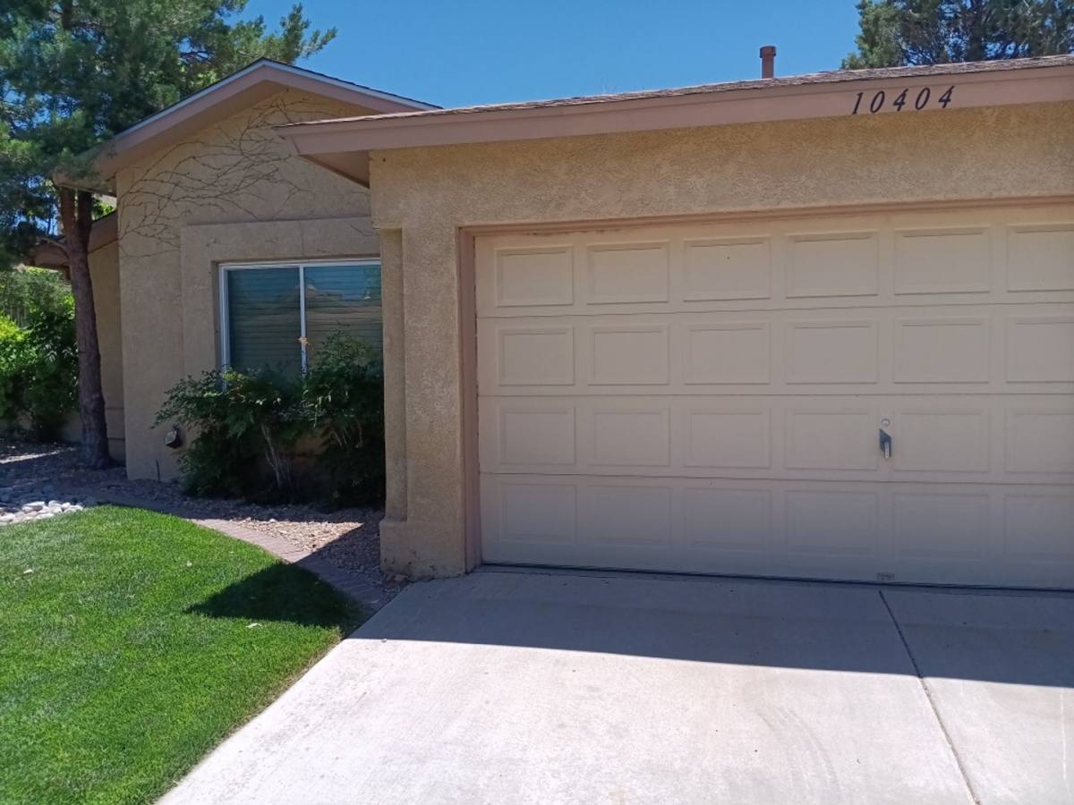 House for rent at 10404 Griffith Park Dr NE, Albuquerque, NM 87123