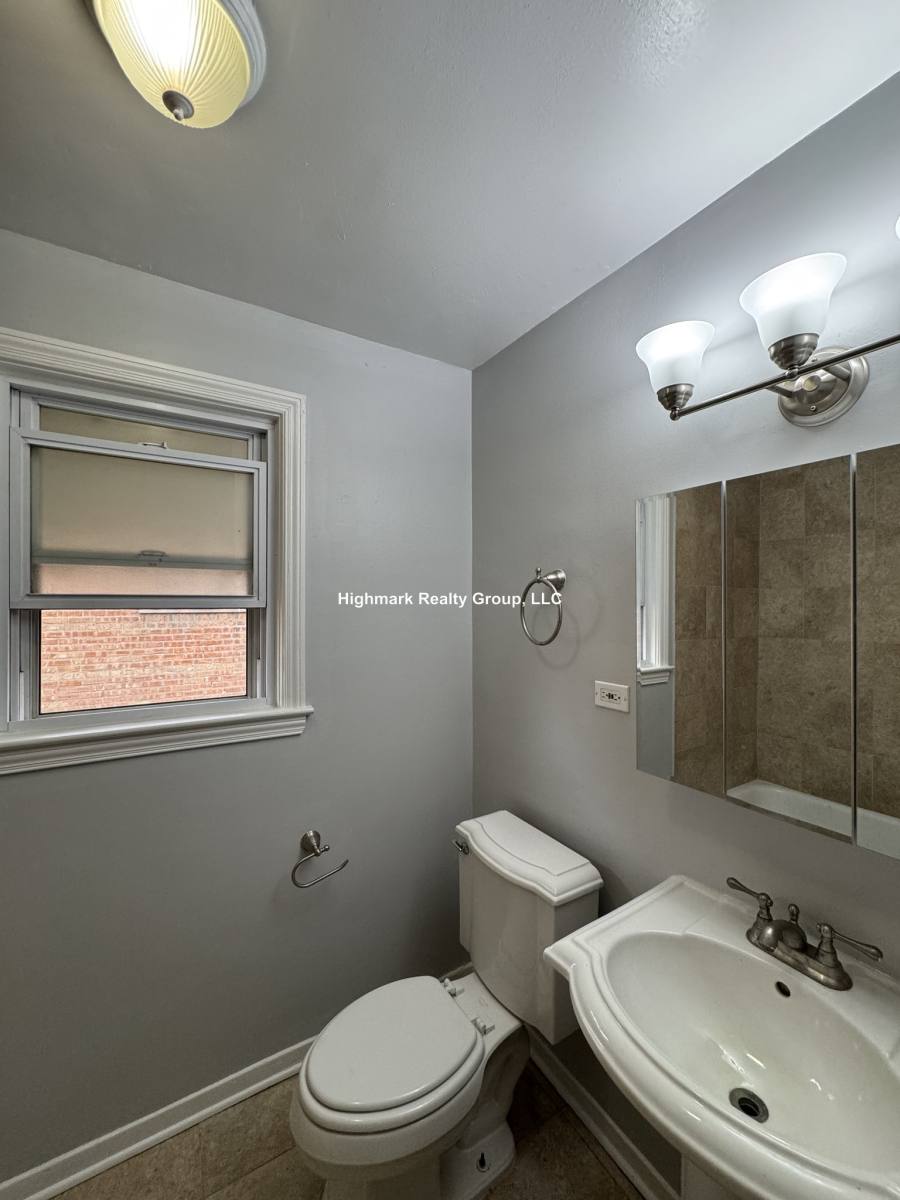 Apartment for rent at 8242 Kilpatrick Ave #A2, Skokie, IL 60076