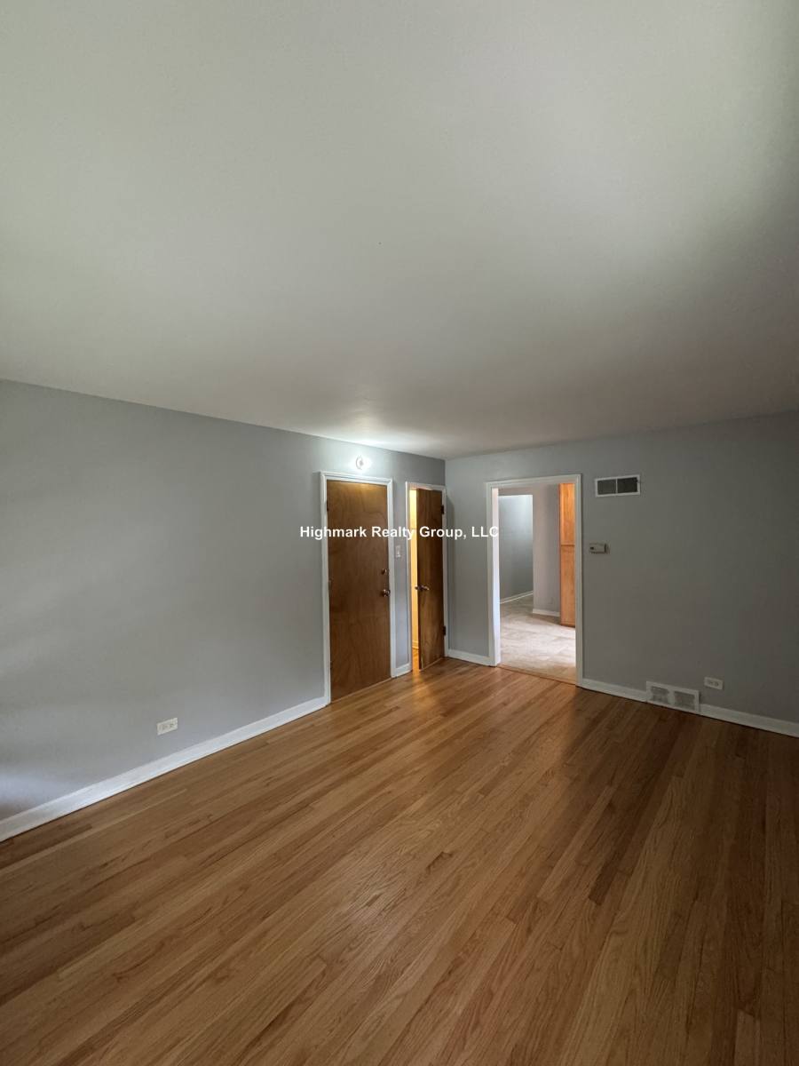 Apartment for rent at 8242 Kilpatrick Ave #A2, Skokie, IL 60076