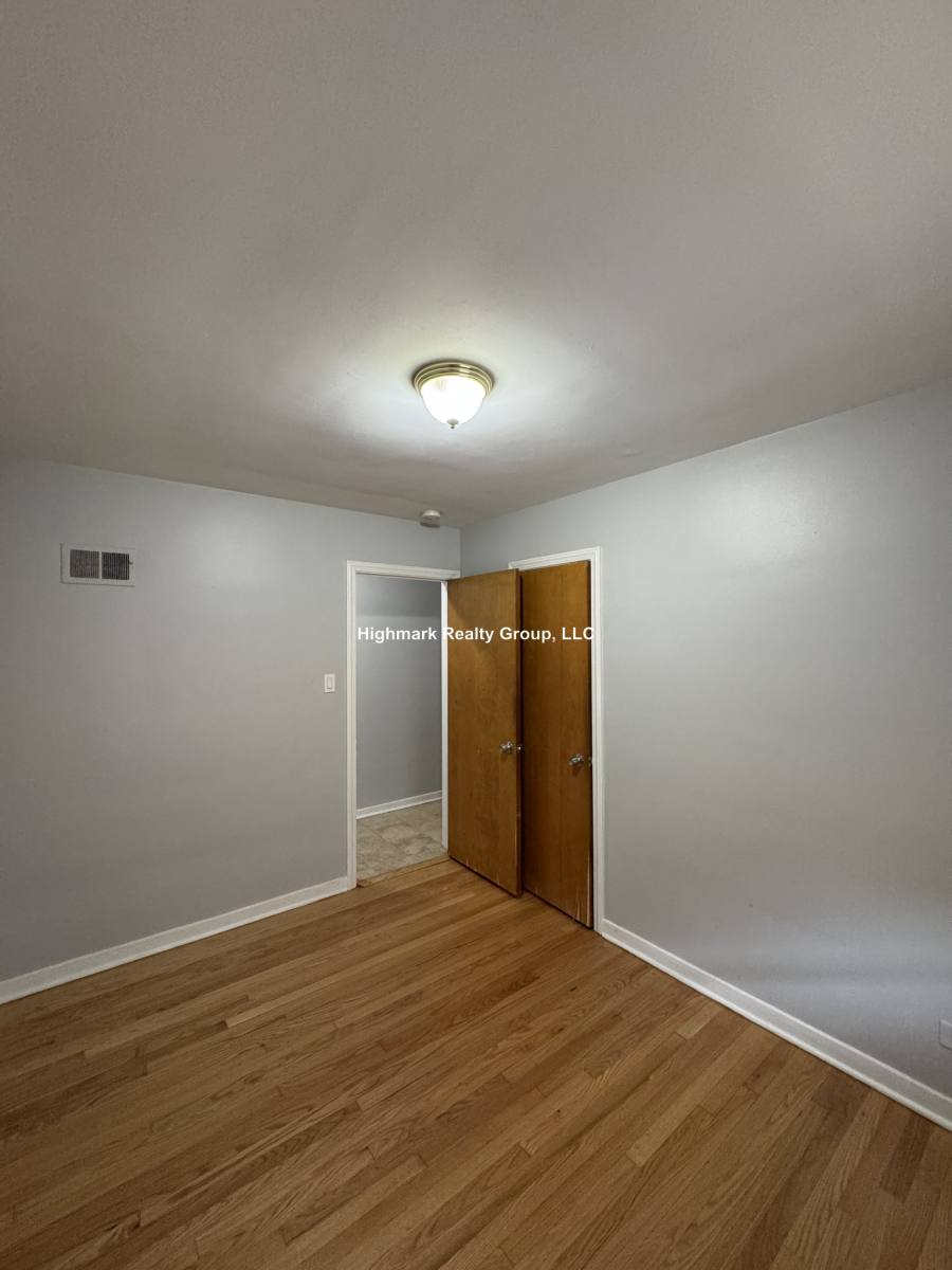Apartment for rent at 8242 Kilpatrick Ave #A2, Skokie, IL 60076
