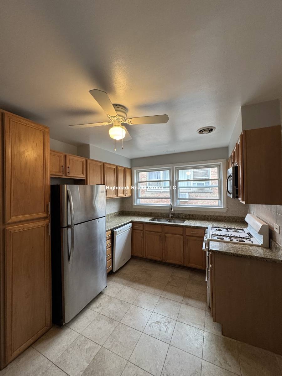 Apartment for rent at 8242 Kilpatrick Ave #A2, Skokie, IL 60076