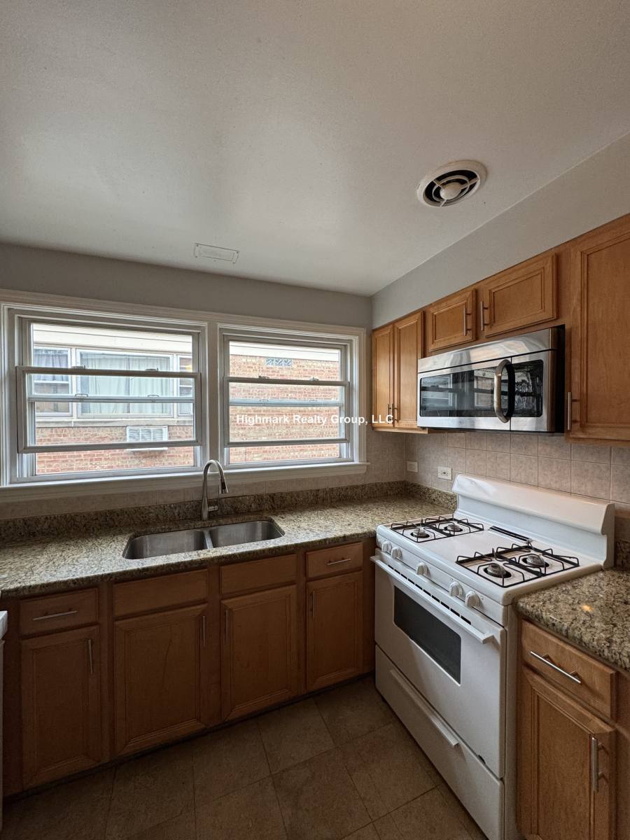 Apartment for rent at 8242 Kilpatrick Ave #A2, Skokie, IL 60076