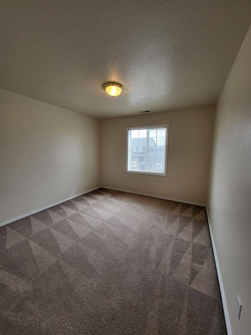 Apartment for rent at 2429 Michael Dr NE, Salem, OR 97305