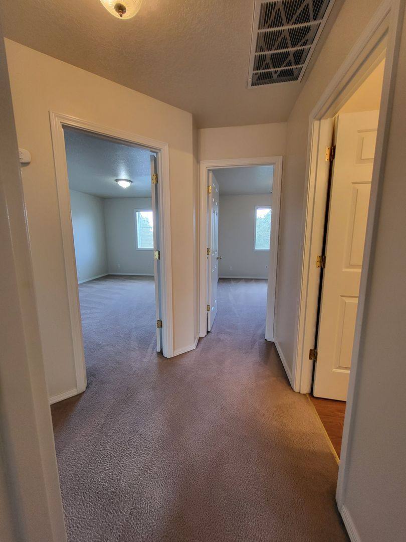 Apartment for rent at 2429 Michael Dr NE, Salem, OR 97305