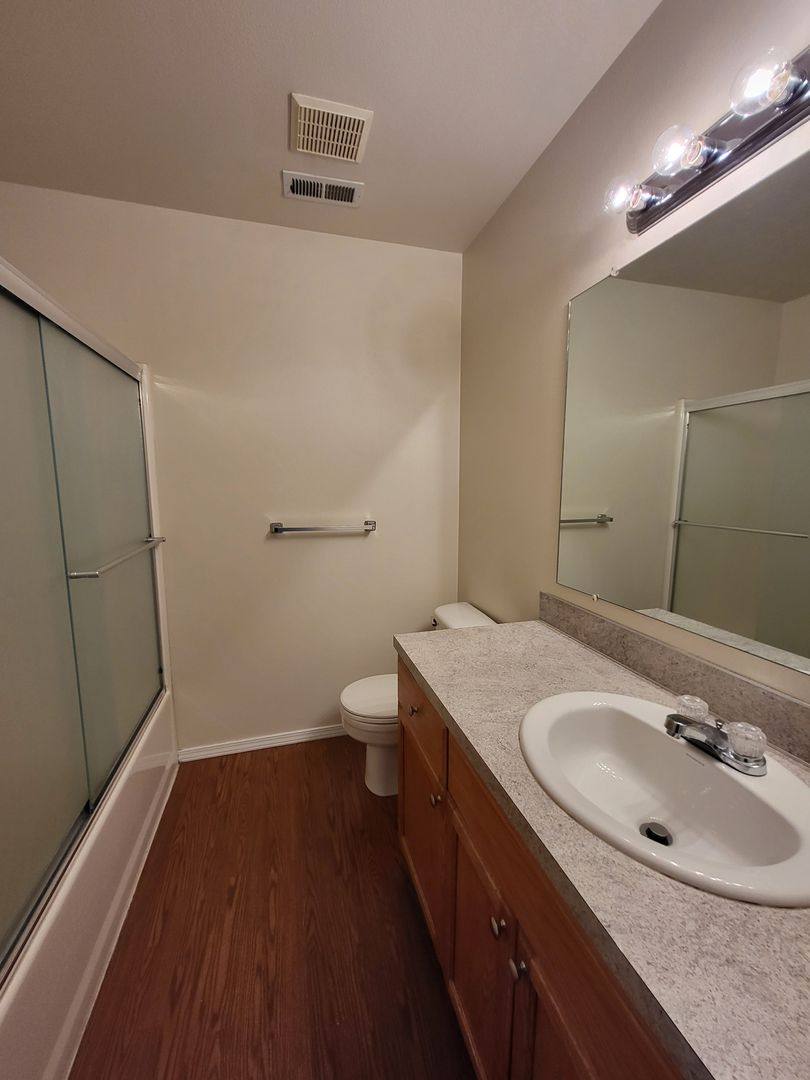 Apartment for rent at 2429 Michael Dr NE, Salem, OR 97305