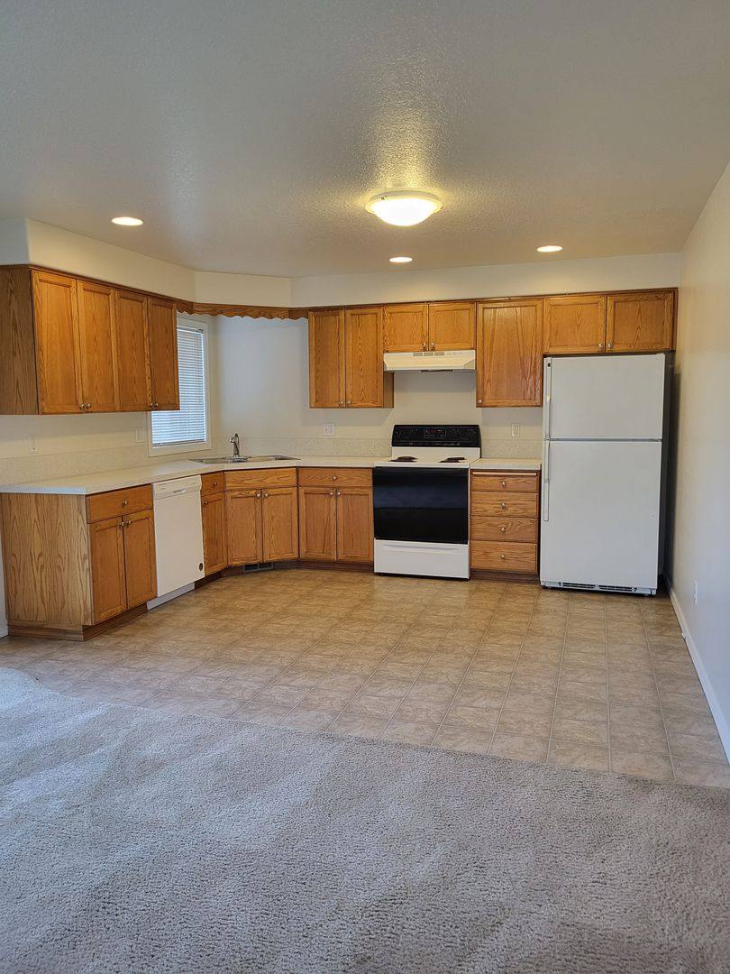 Apartment for rent at 2429 Michael Dr NE, Salem, OR 97305