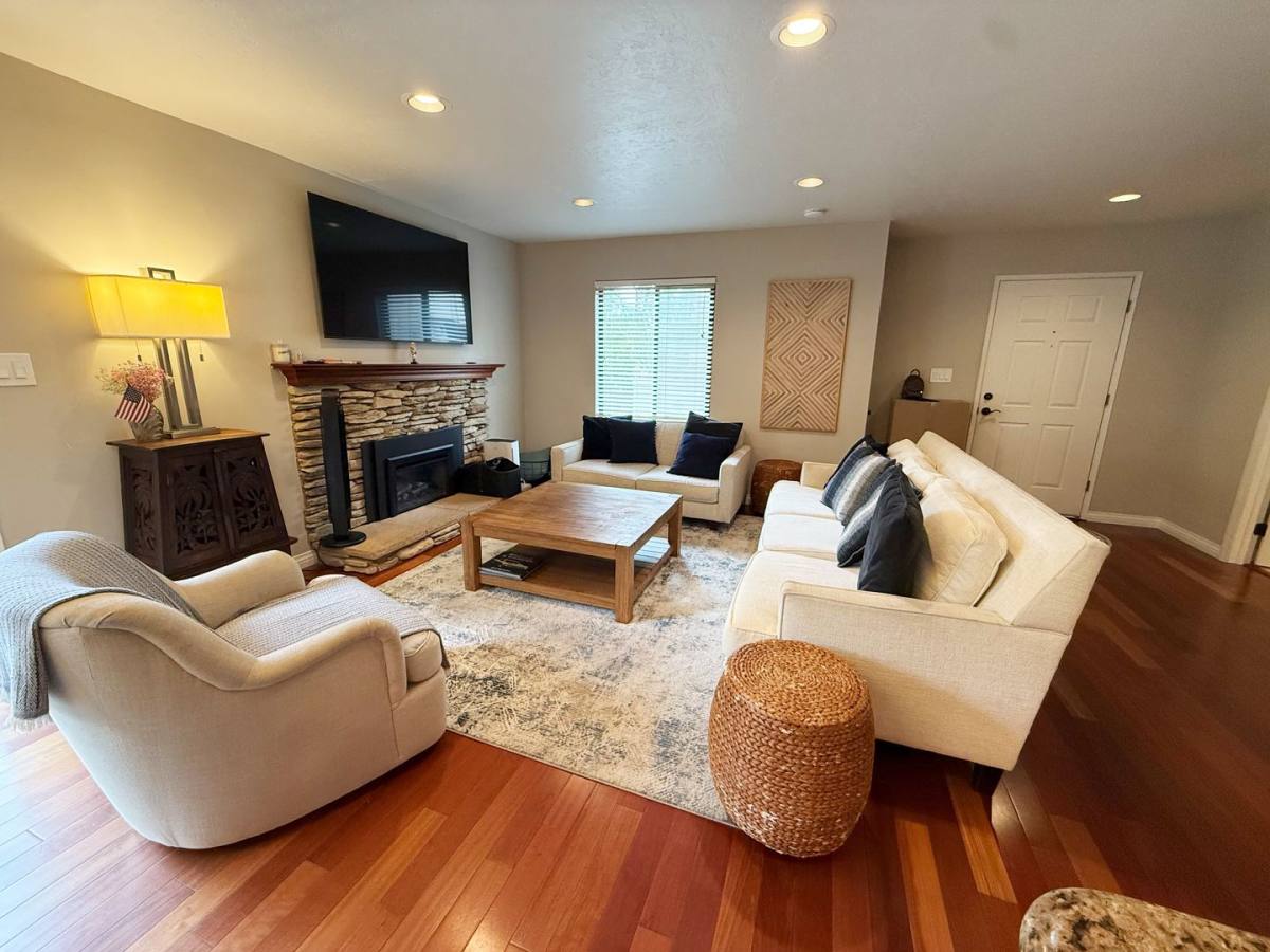 Townhouse for rent at 3243 Via Alicante, La Jolla, CA 92037