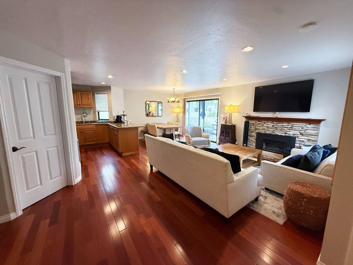 Townhouse for rent at 3243 Via Alicante, La Jolla, CA 92037