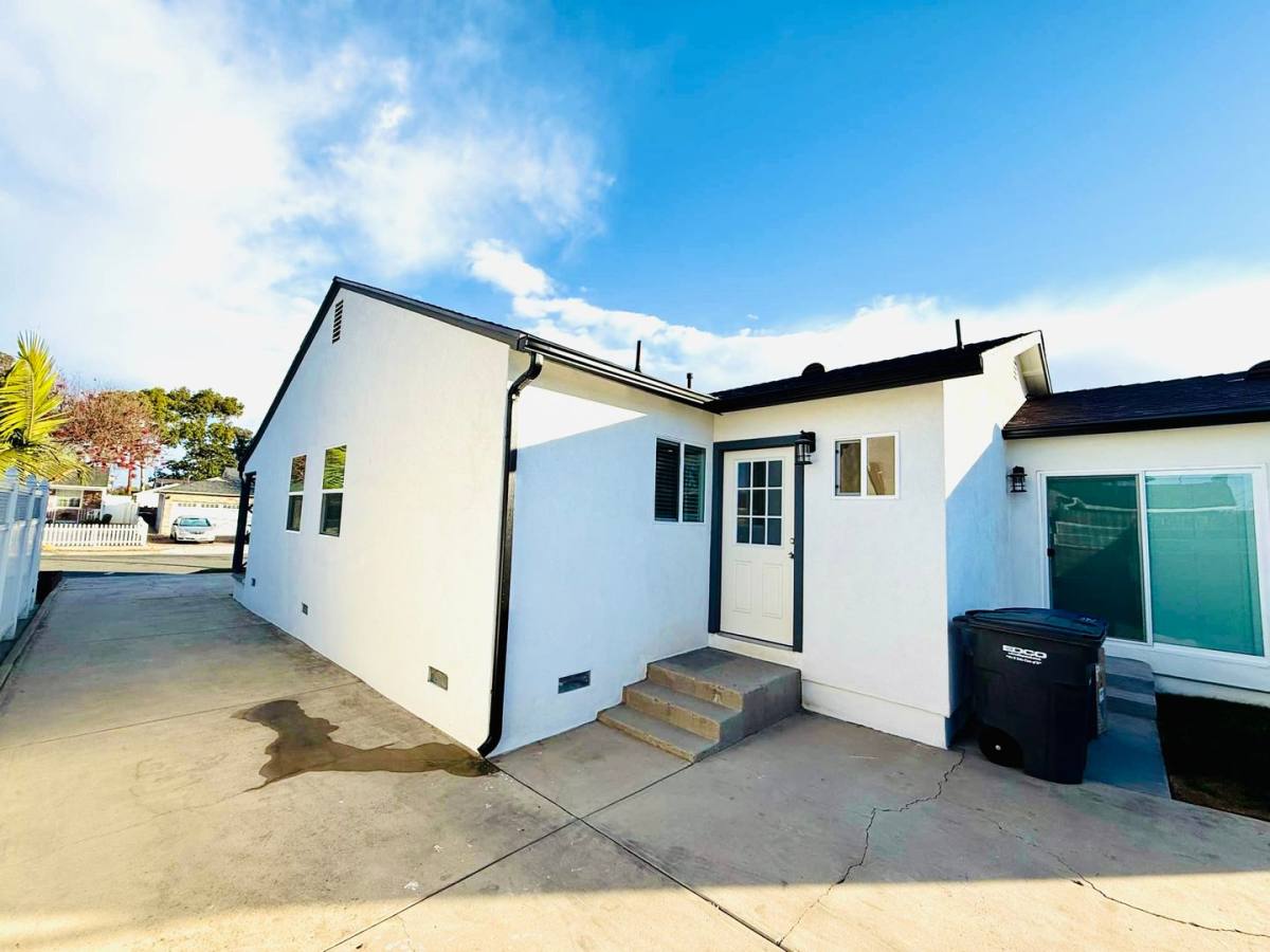 House for rent at 2932 Allred St, Lakewood, CA 90712