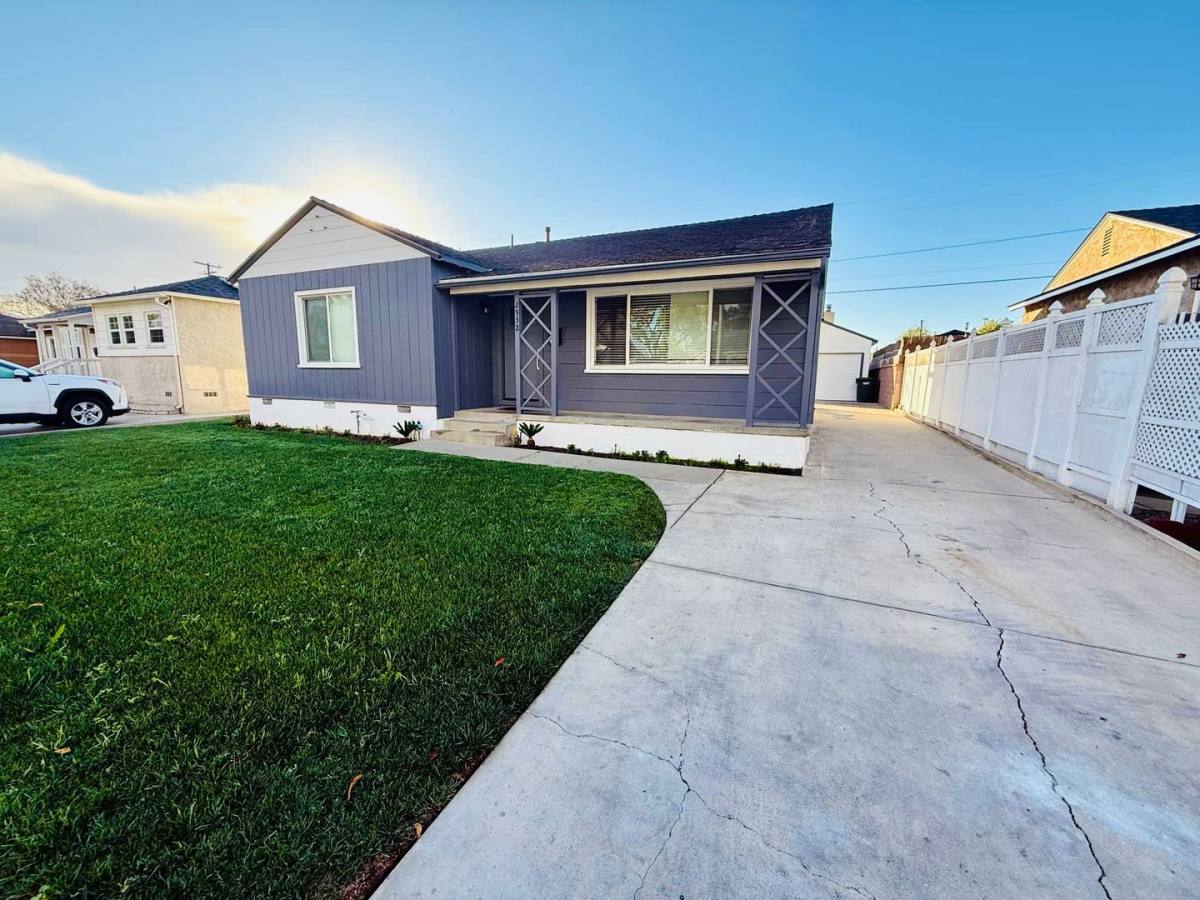 House for rent at 2932 Allred St, Lakewood, CA 90712