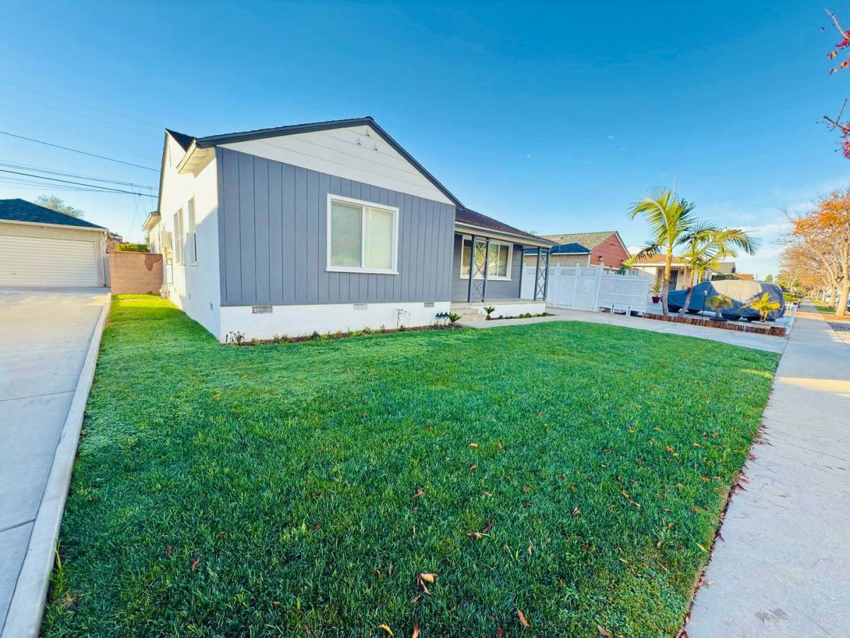 House for rent at 2932 Allred St, Lakewood, CA 90712
