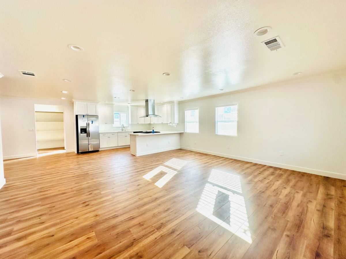 House for rent at 2932 Allred St, Lakewood, CA 90712