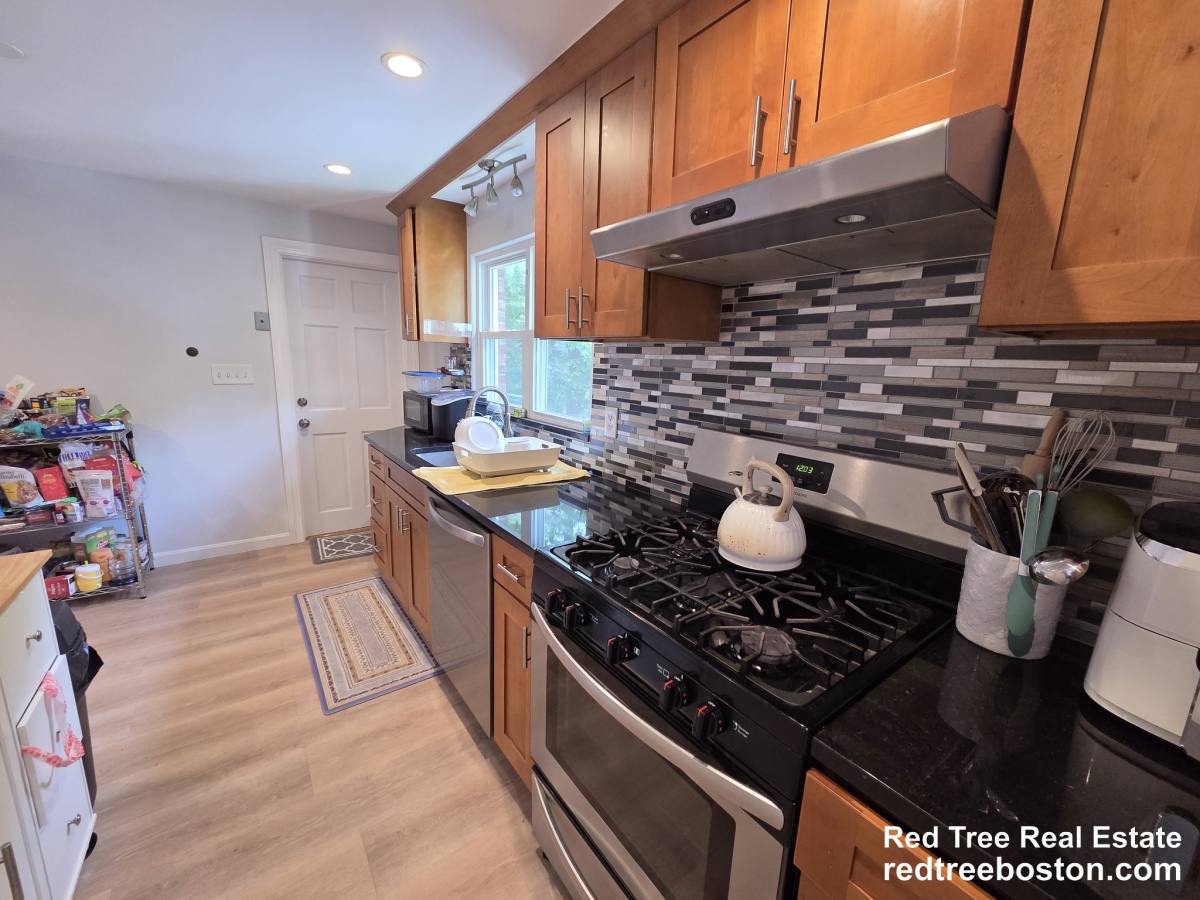 House for rent at 14 Louise Rd, Chestnut Hill, MA 02467