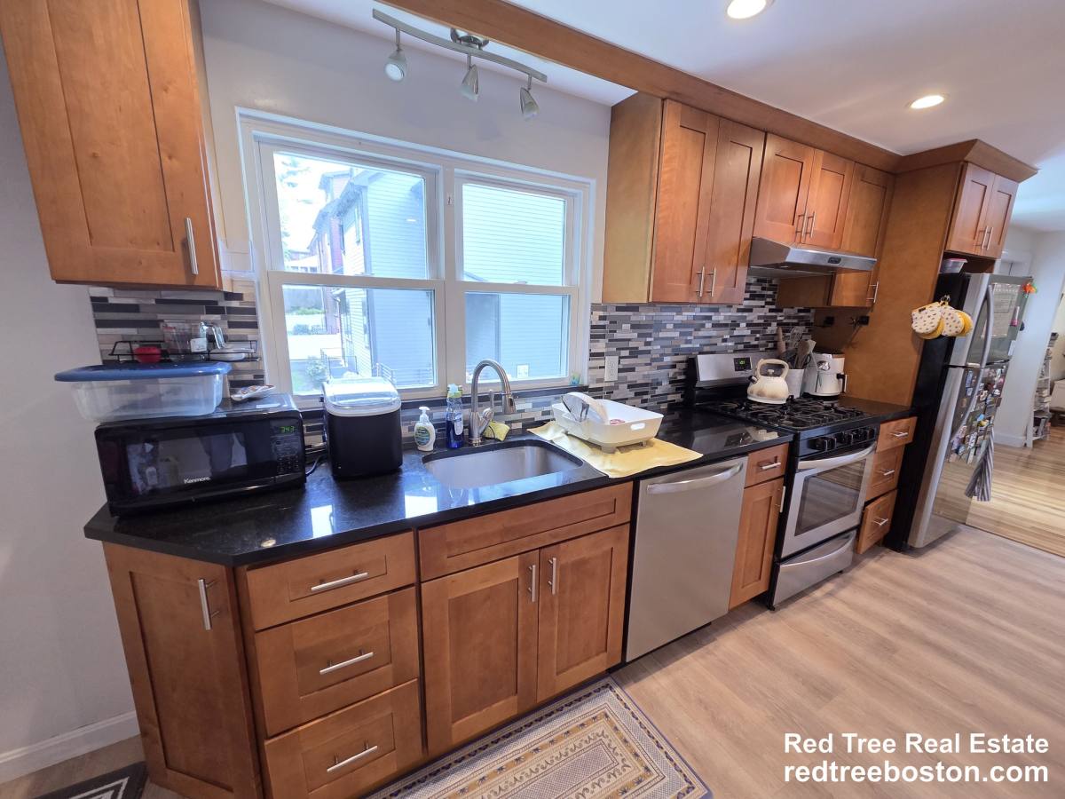 House for rent at 14 Louise Rd, Chestnut Hill, MA 02467