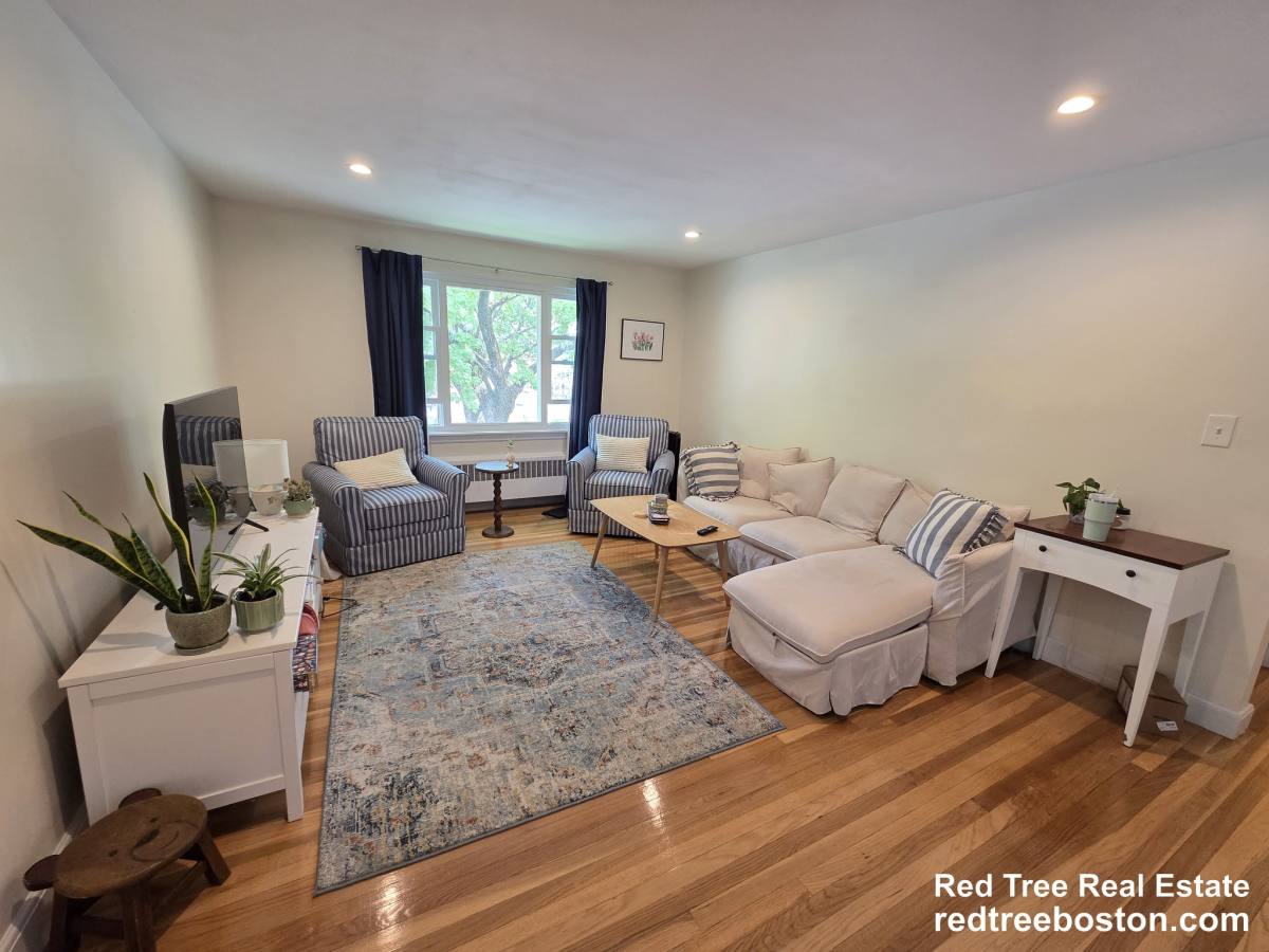 House for rent at 14 Louise Rd, Chestnut Hill, MA 02467