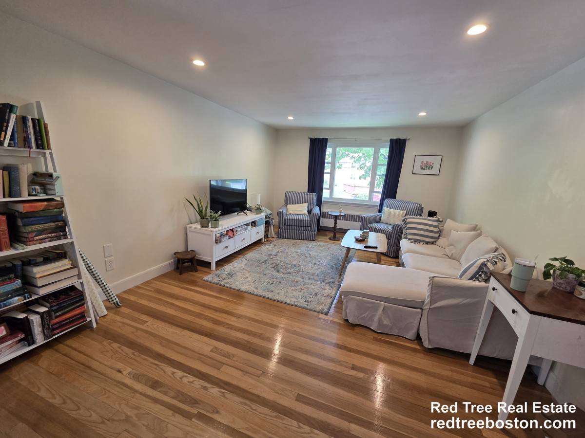 House for rent at 14 Louise Rd, Chestnut Hill, MA 02467